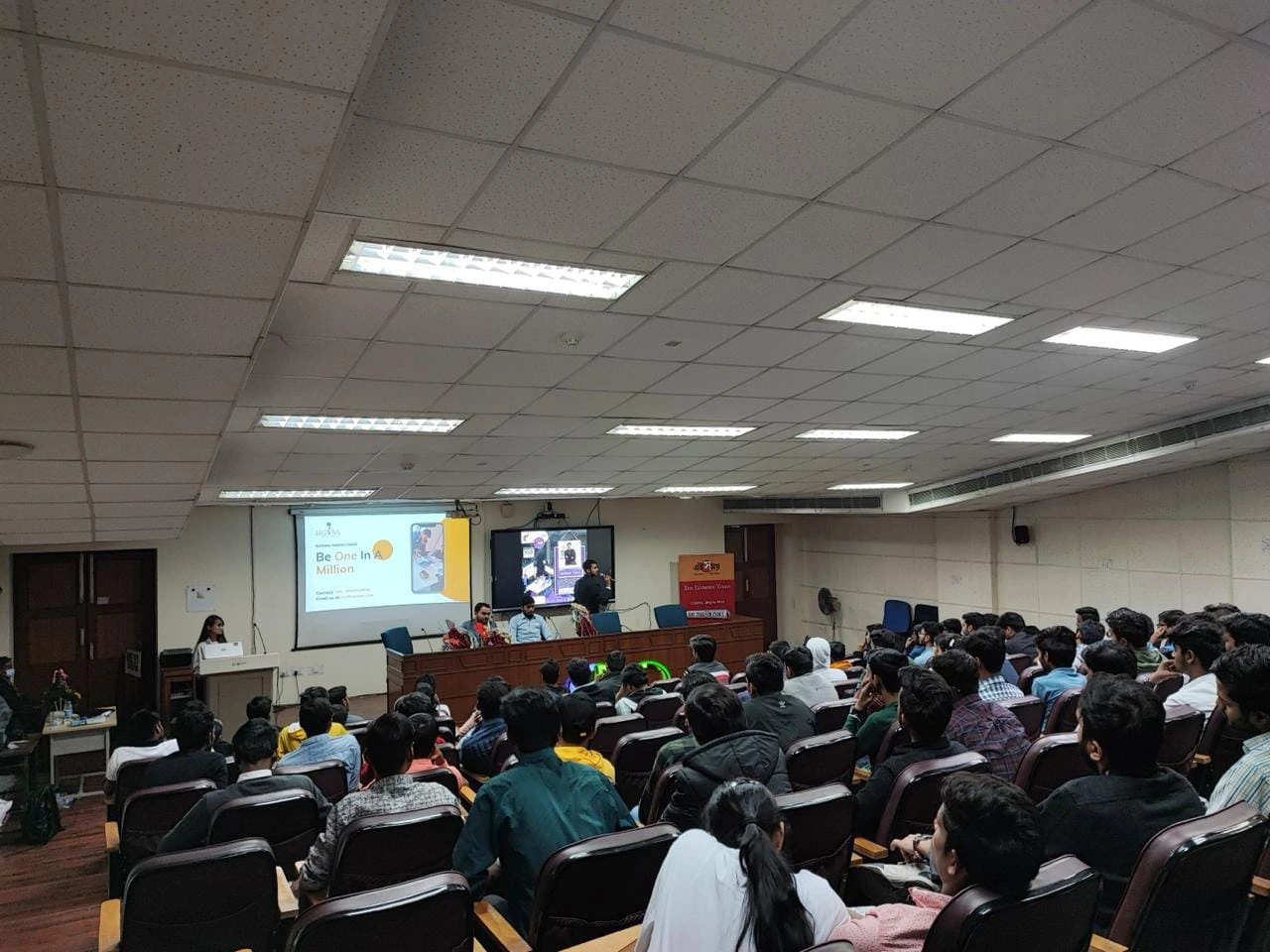 Weekly Live Sessions with industry experts